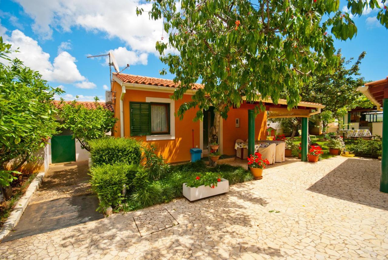 Guest House Bizjak Vinkuran Exterior photo